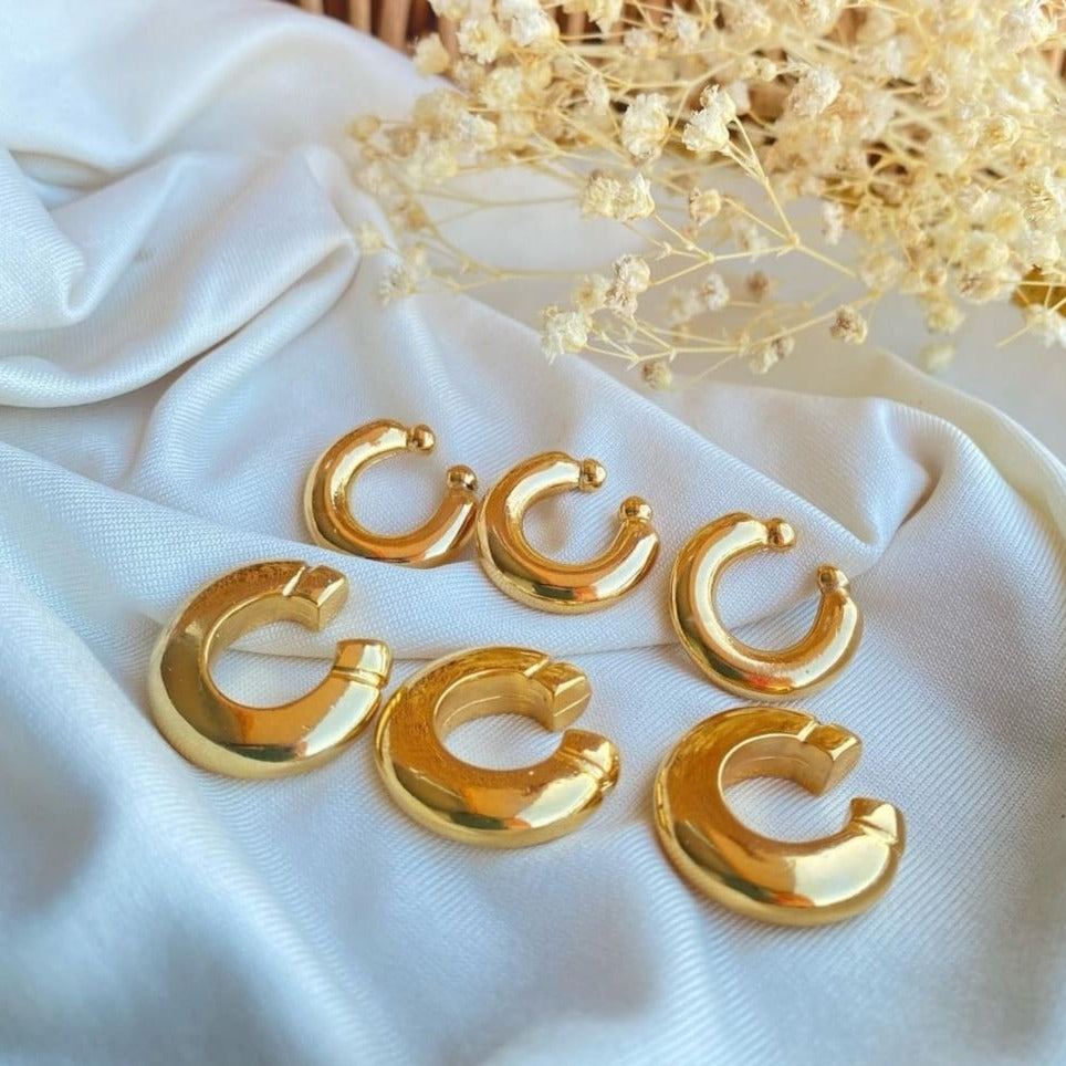Classic simulators in gold rhodium EarECuff