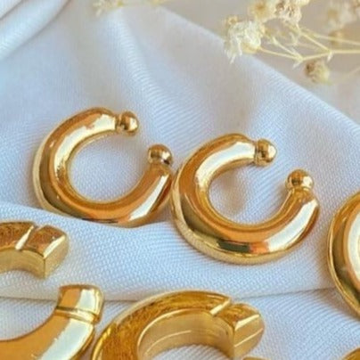 Classic simulators in gold rhodium EarECuff