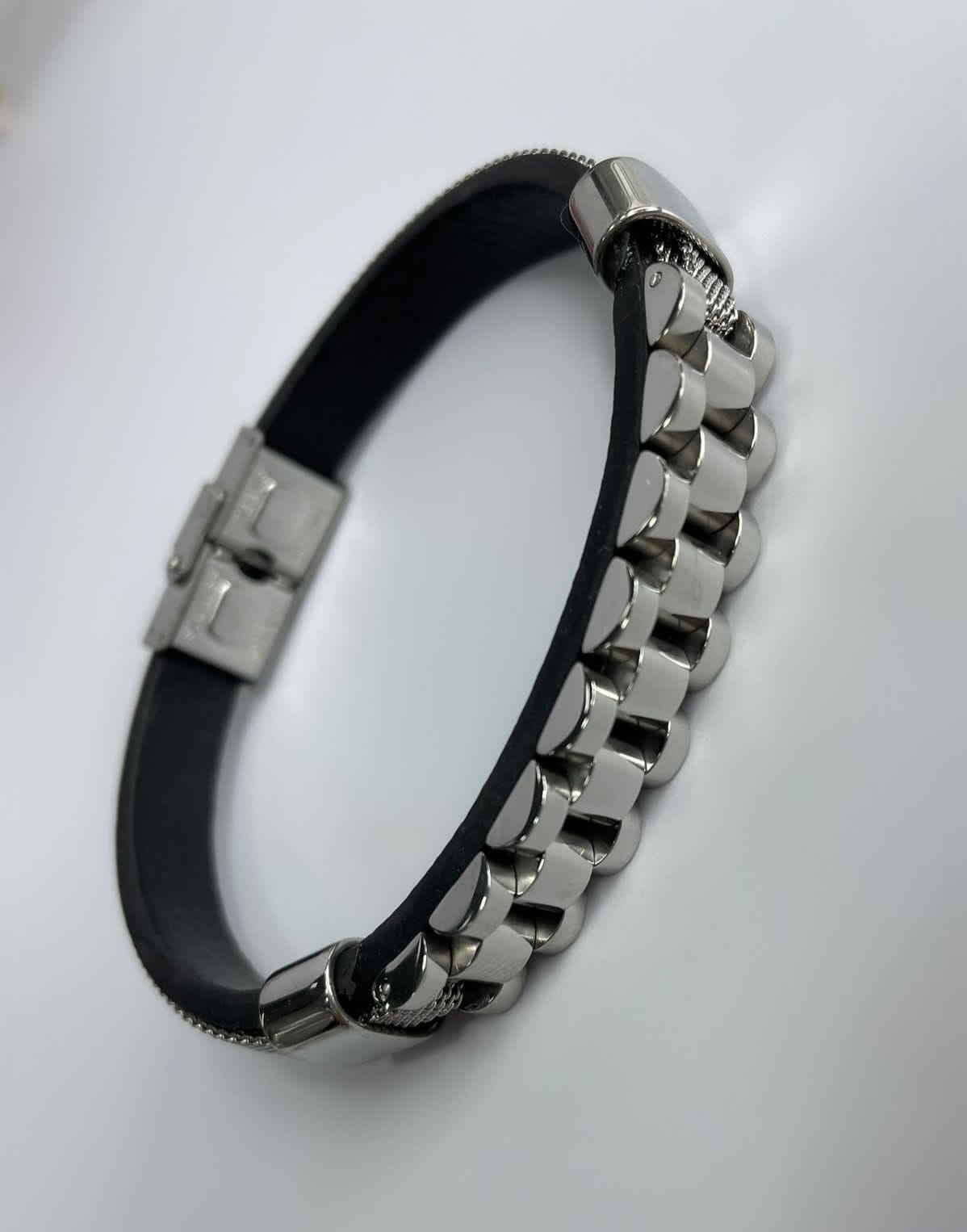 They H chain bracelets