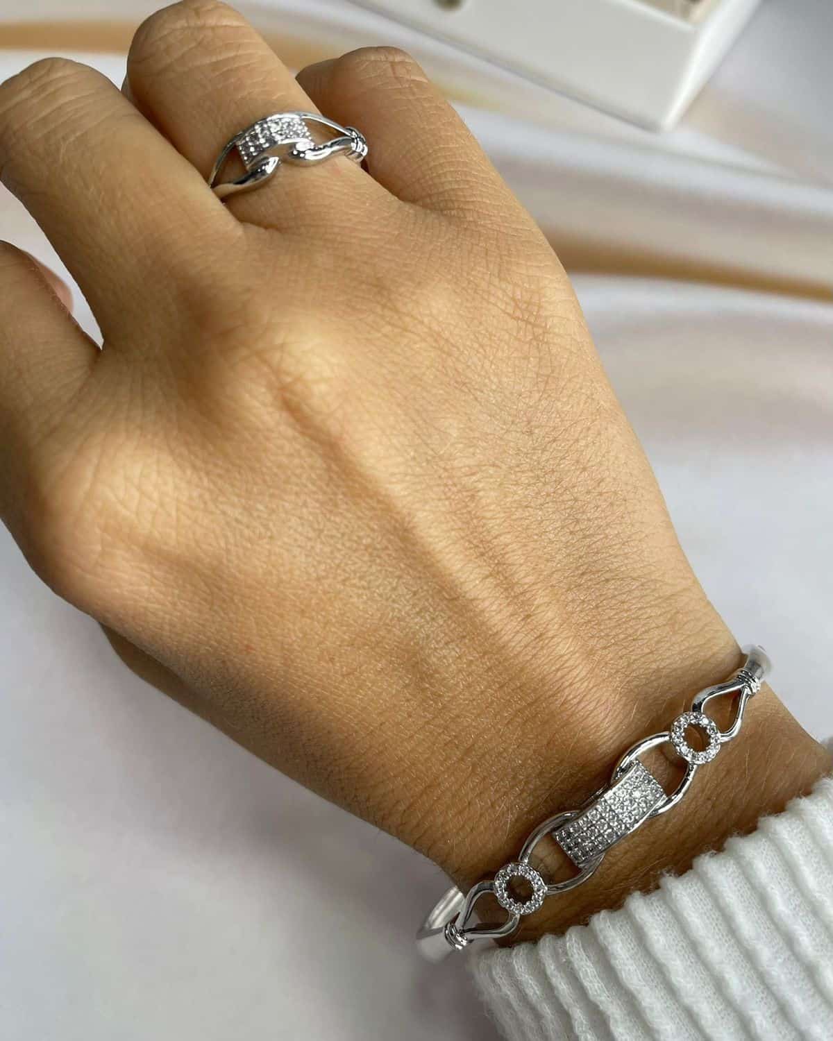 Set de brazalete y anillo