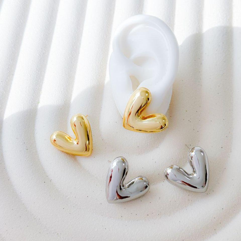 Aretes mini corazón Z