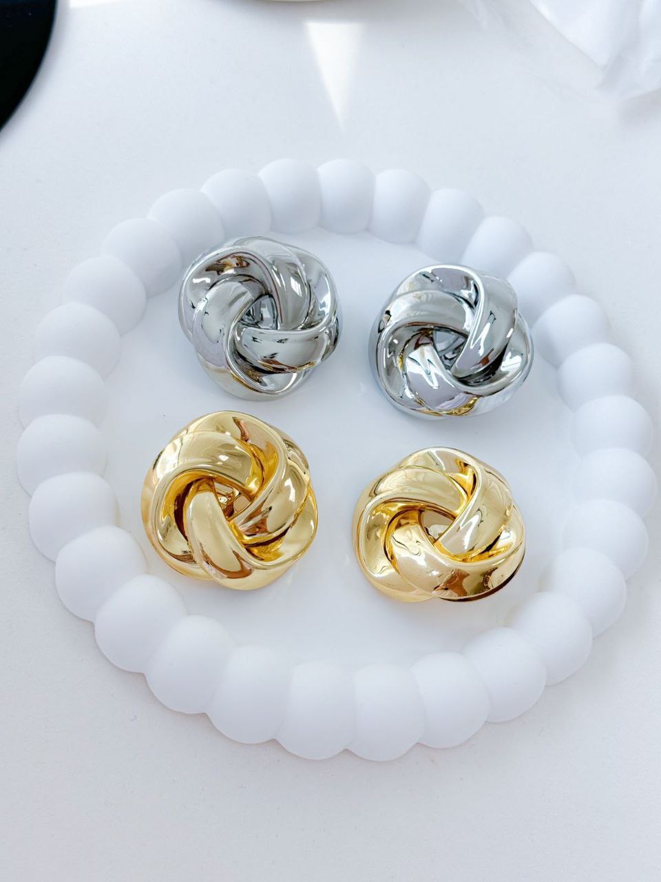 Aretes nudo Z