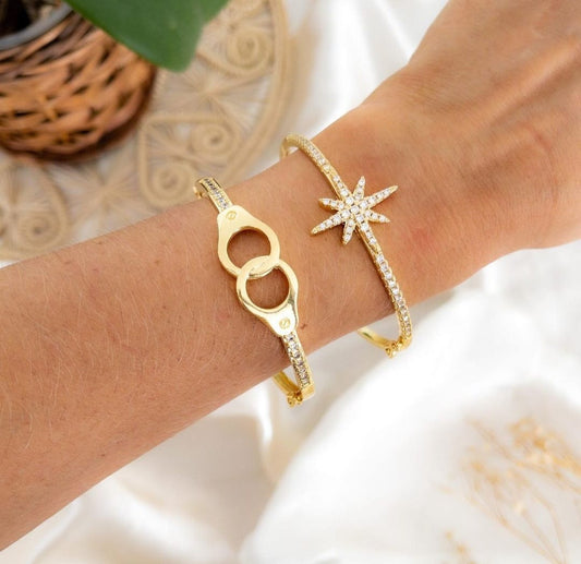 Bracelet with zircons, handcuffs and star P