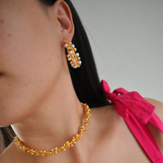 Arete en rodio dorado con perlas Z