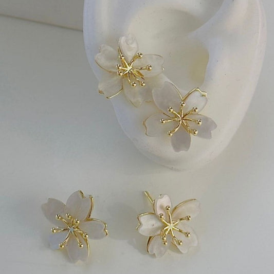 White Flower Earring Z