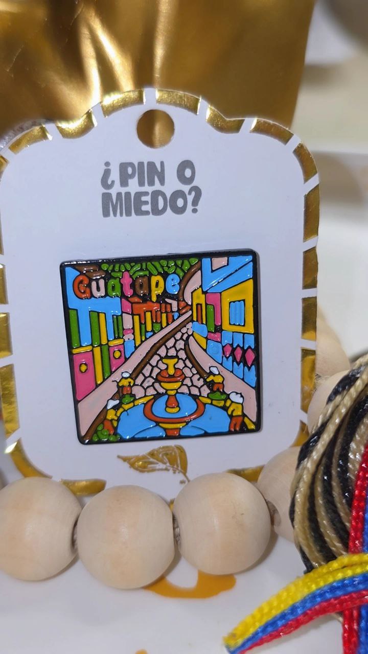 Prendedor Love Colombia