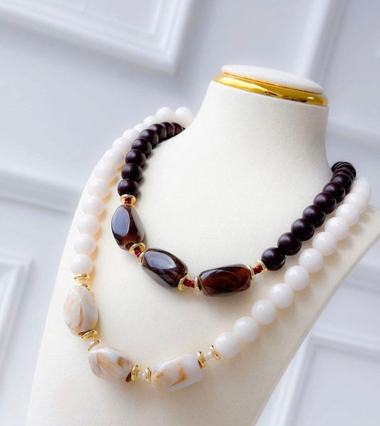 Collar Acrílico Marrón y Beige C